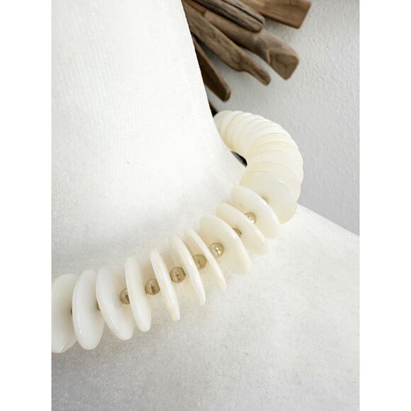 Elegant 1940s mother of pearl disk choker necklace - Picture 3 of 5